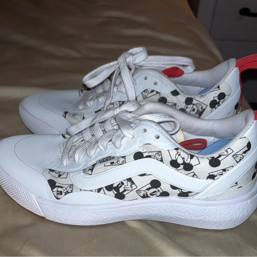 Brand New never worn Van tennis shoes